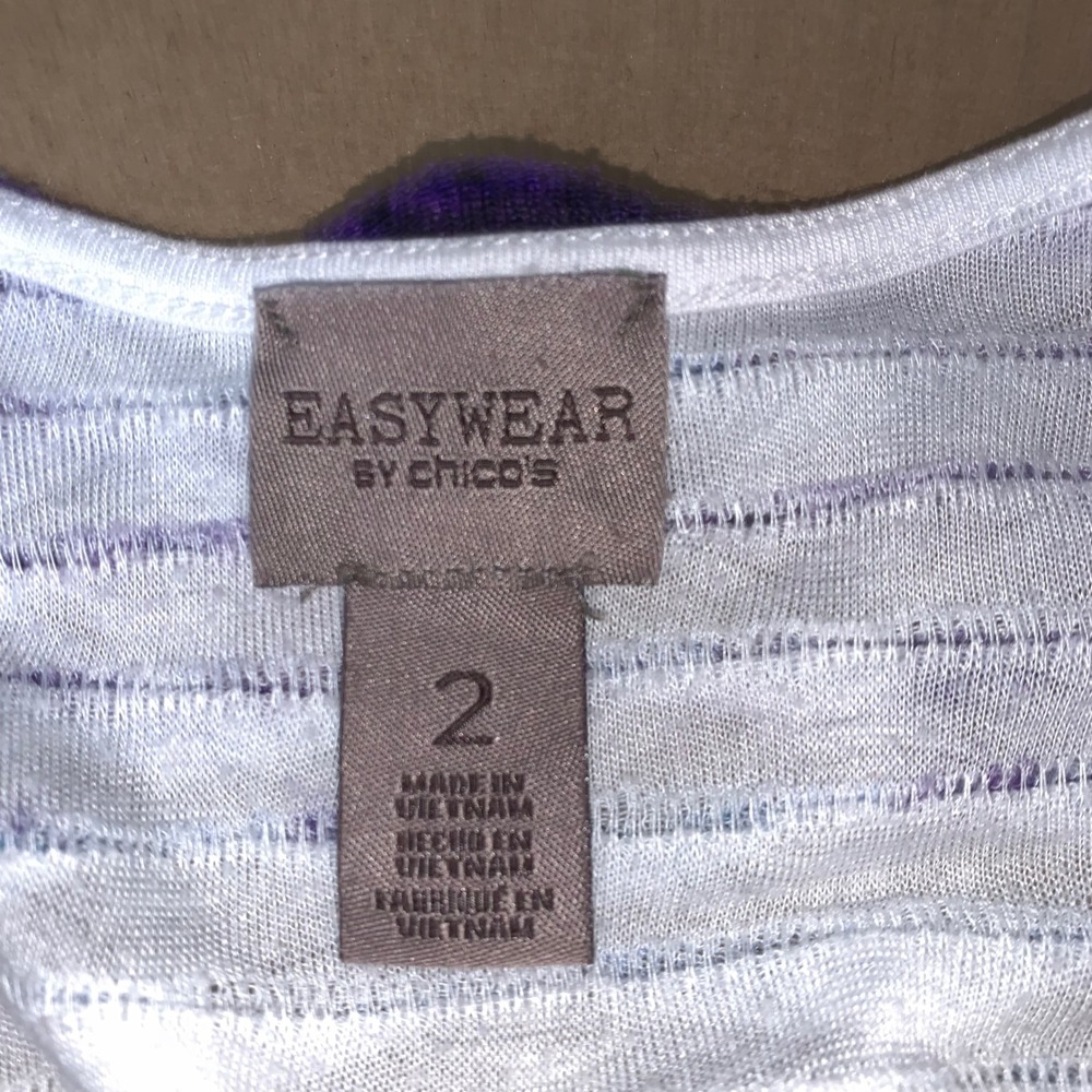 Chico's Easywear Blouse Women 2 Purple Blue Wave Textured V-Neck Excellent Top - Picture 2 of 7